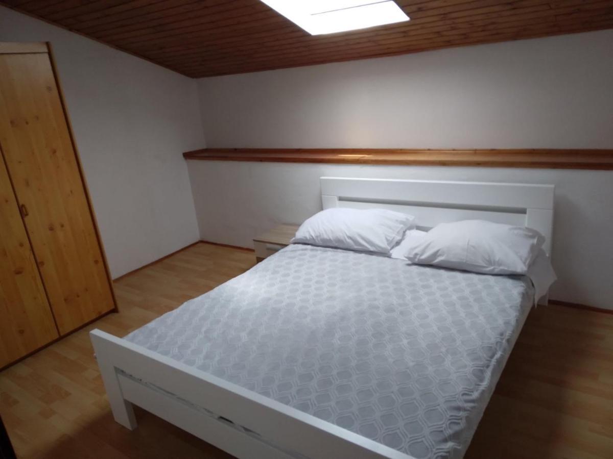 Apartmaji Sara, Izola - Isola Экстерьер фото